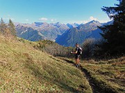 17 Dal Forcolino di Torcola sul sent. 117 inizia lo spettacolo dei panorami e dei larici colorati d'autunno